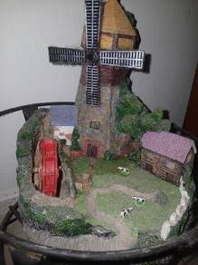 Mini water feature with spinning water wheel 