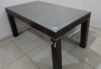 Excellent condition dining table (Rustica)