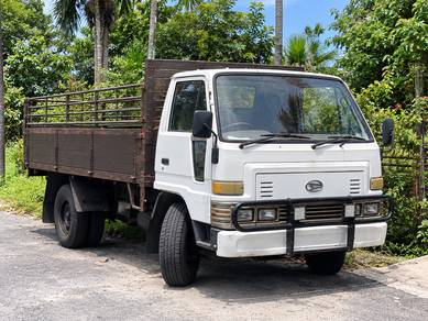 Daihatsu Delta V57A 2.8 Diesel Lori Kargo/Tipper