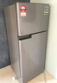 Peti Ais Sharp Fridge