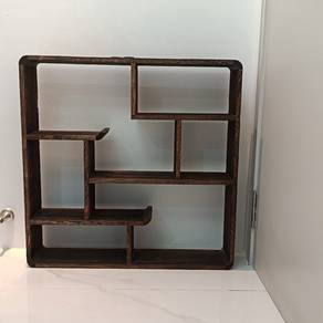 Wall-mounted storage rack