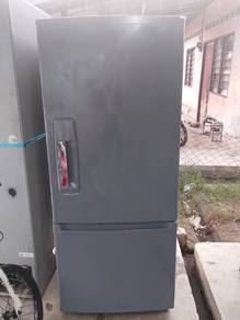 Menjual peti ais 2pintu jenama NATIONAL 