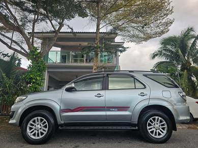 Toyota Fortuner V in Pengkalan Chepa, KTN