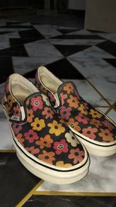 Van's Flowers print UK4.5