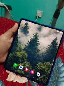 Samsung Galaxy Fold < 16 GB