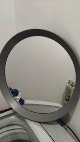 round mirror