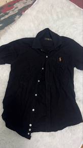 Kemeja hitam lengan pendek