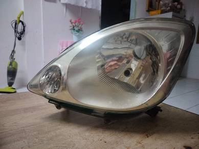 Head Light Lampu Kanan Viva