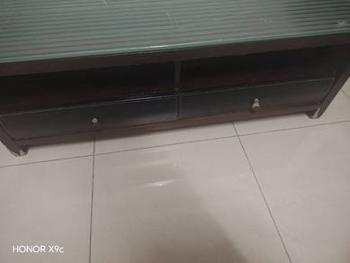 Meja besar ruang tamu