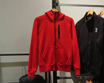 uniqlo hoodie 