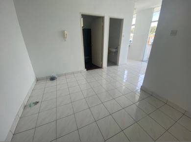 Apartment For Sale in Melinsung Summer Bay Resort Apartment
