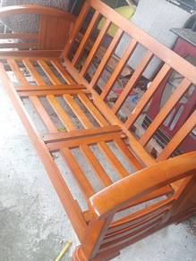 kerusi kayu