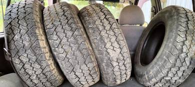 taya 235/75 R15 dunlop