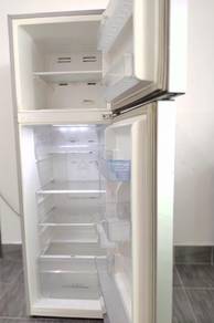 Refrigerator Hisense 
MODEL RT328N4CGN