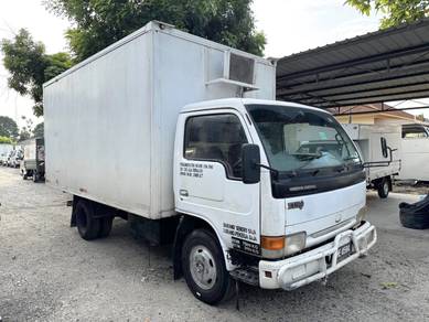 Nissan yu41h4 box 7500kg Green engine 2010year
