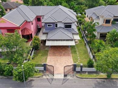 Semi-Detached House For Sale in Shah Alam,SGR