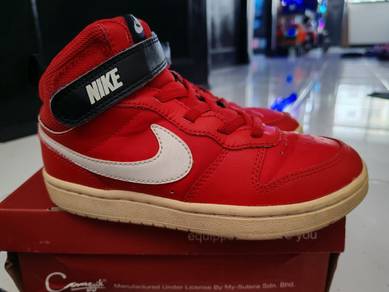 Nike budak