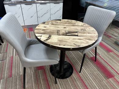 Round Coffee Table with 2 chairs