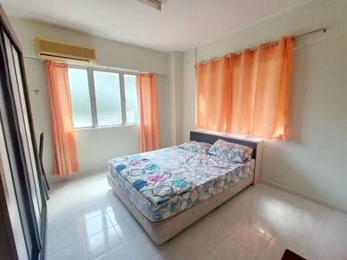 Condominium For Rent in Garden City Straits