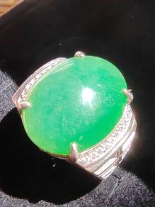 Giok Jadeite Jed "Hijau Bayam" Gred Ais Burma Asli