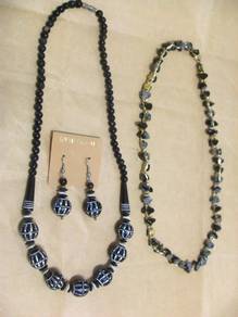 Set of 2 Retro Necklaces + Earrings