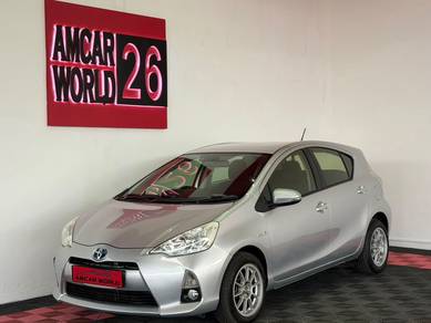 Toyota Prius c (HYBRID) in Sungai Besi, KUL