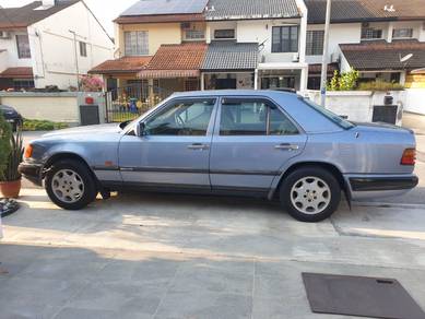 Mercedes Benz 200E in Petaling Jaya, SGR