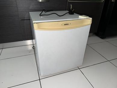 Mini Fridge (Akira Brand)