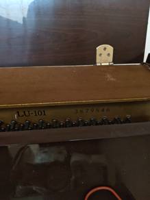Yamaha upright piano 