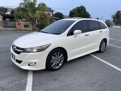 Honda Stream i-VTEC RSZ in Kubang Kerian, KTN