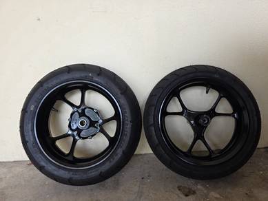 Nmax v3 Original Rim with tyre