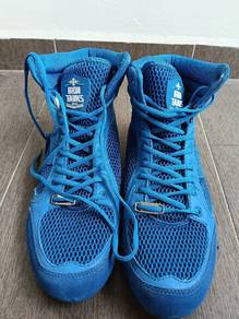 Titan V2 Shoes Size 11 (Used)
