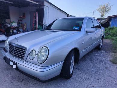 Mercedes Benz 230  in Butterworth, PNG