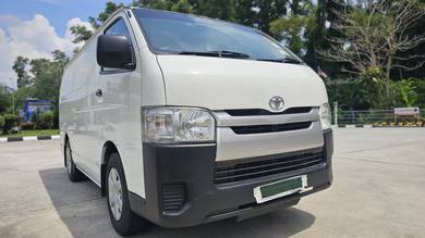 Toyota HiAce panel van2.5 (D)