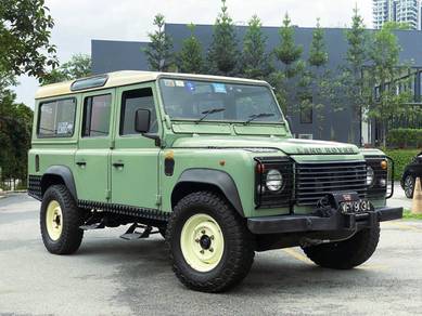 Land Rover Defender 110 in Old Klang Road, KUL