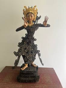 Traditional Balinese Dancer Statue – A Masterpiece