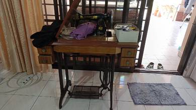 sewing machine 