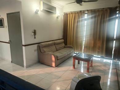 Condominium For Rent in E-Park Condominium
