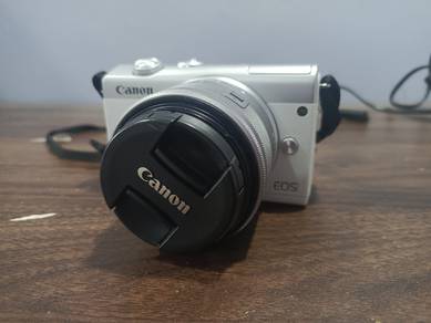 Canon EOS M200 (Mint Condition)