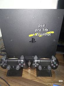used PS4 (1TB)