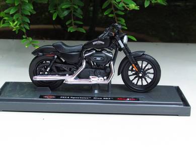 Maisto 1-18 Diecast Car Harley 2014 Iron 883