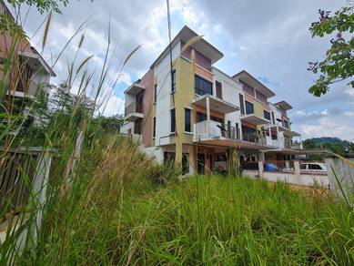 2.5-storey Terraced House For Sale in Saujana Utama,SGR