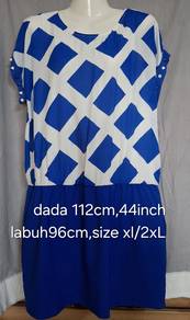 short-sleeved dress with a blue and white geometri
