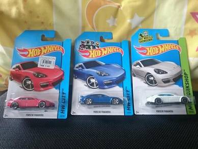 Hotwheels Porsche Panamera not Tomica