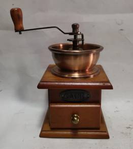 Manual coffee mill, wooden coffee bean grinder, an