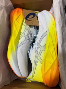 ASICS Novablast 5