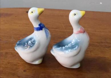Ceramic duck salt pepper shakers