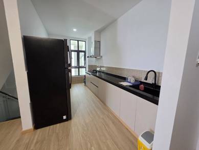 Condominium For Rent in The Peak Condominium