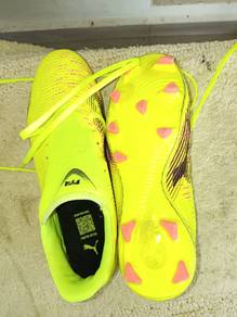 Kasut bola Puma S