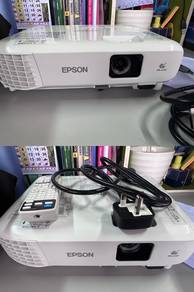 LCD EPSON LIKE NEW...baru sekali dua pakai